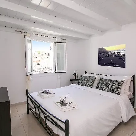 Apanomeria Boutique Oia (Santorini)